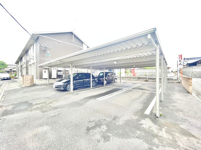 物件外観写真6　(駐車場)