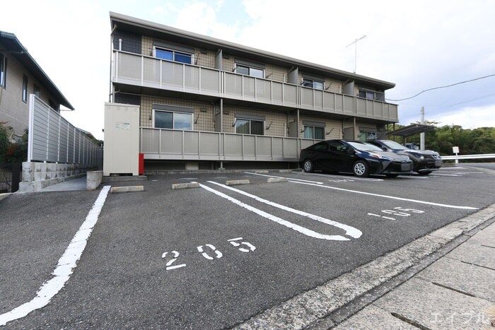 物件外観写真2　(駐車場)