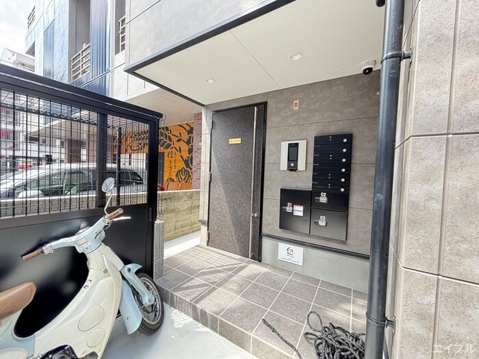 物件外観写真4　(エントランス部分)