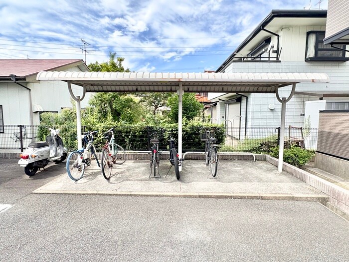 物件外観写真5　(駐輪場)