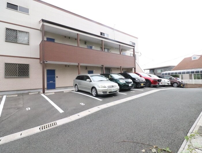 物件外観写真4　(駐車場)