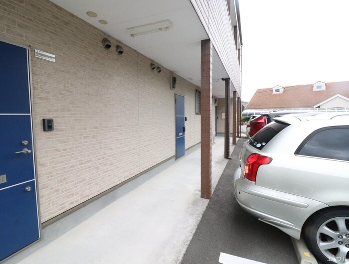 物件外観写真6　(エントランス部分)