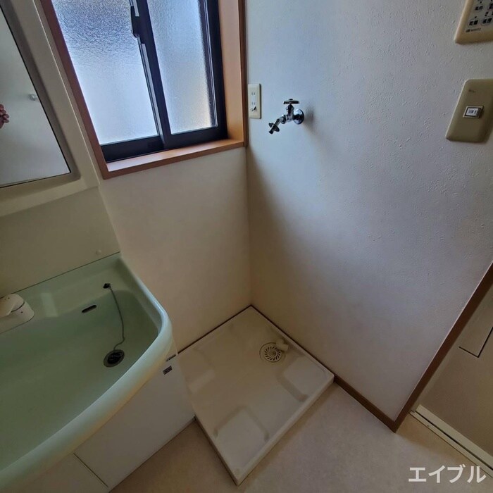 物件内観写真15　(洗濯機置場)