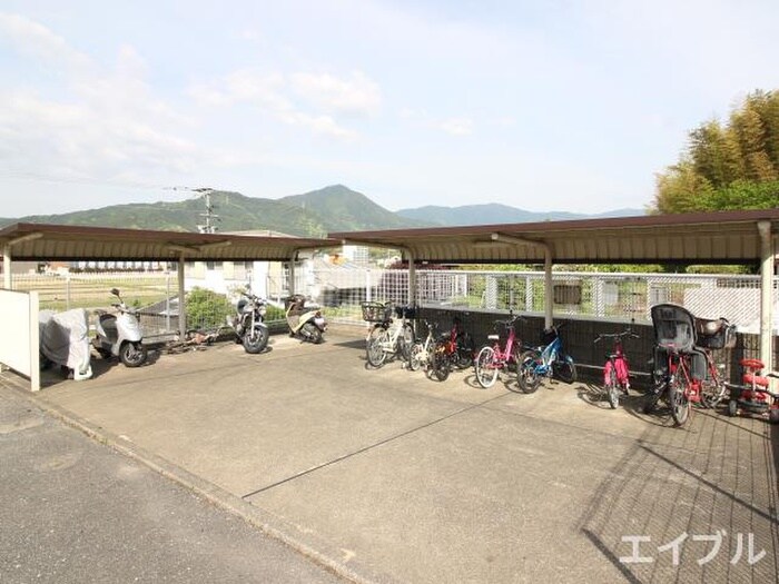 物件外観写真3　(駐輪場)