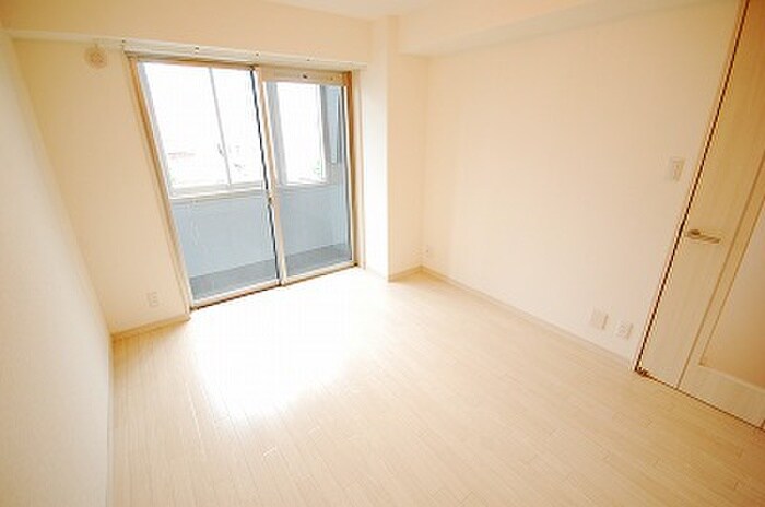 物件内観写真4　(居室)