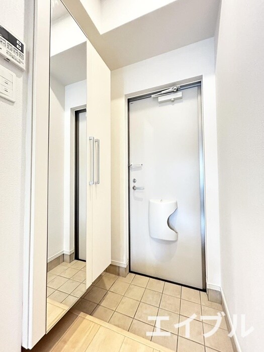 物件内観写真7　(玄関)