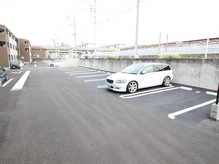 物件外観写真5　(駐車場)