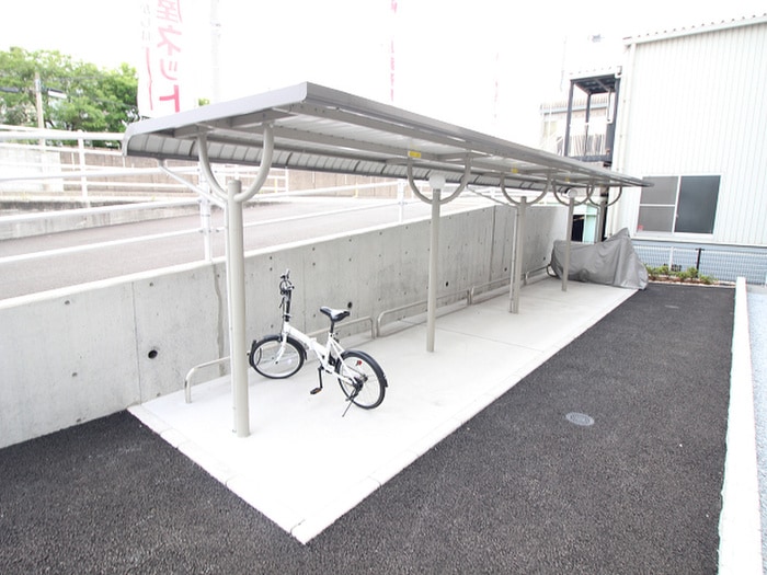 物件外観写真6　(駐輪場)