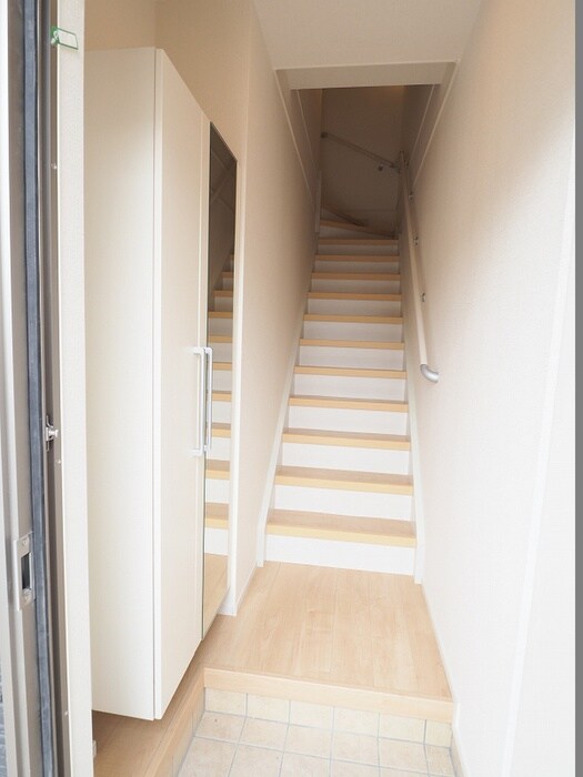 物件内観写真9　(玄関)