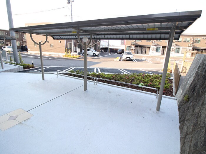 物件外観写真3　(駐輪場)