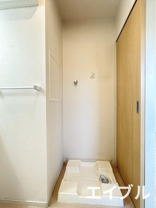 物件内観写真10　(洗濯機置場)