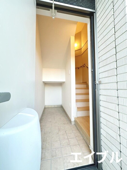 物件内観写真12　(玄関)