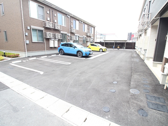 物件外観写真6　(駐車場)