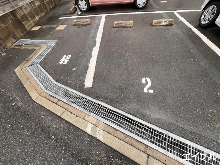 物件外観写真2　(駐車場)