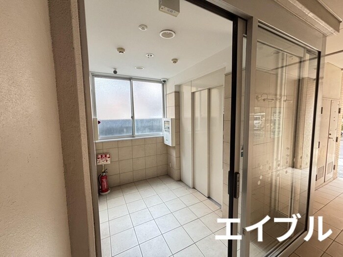 物件外観写真6　(エントランス部分)