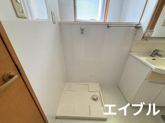 物件内観写真12　(洗濯機置場)