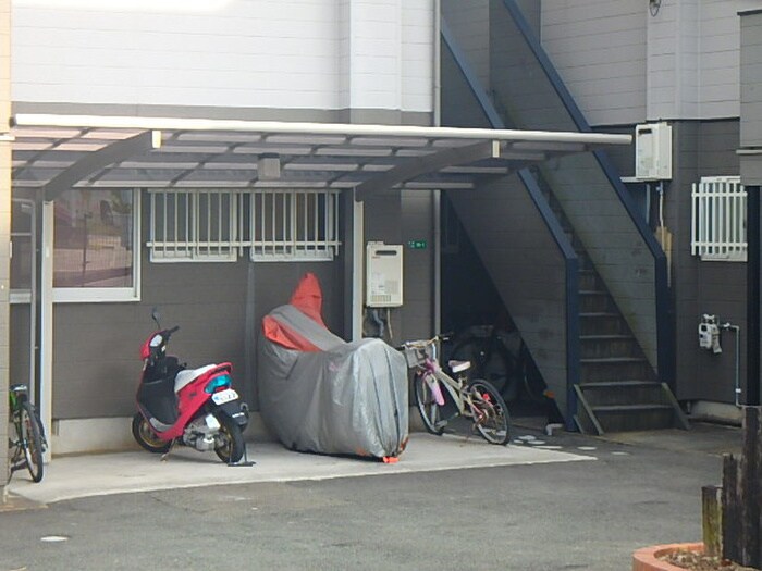 物件外観写真4　(駐輪場)