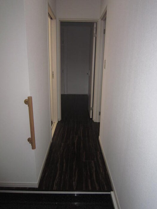 物件内観写真11　(廊下)