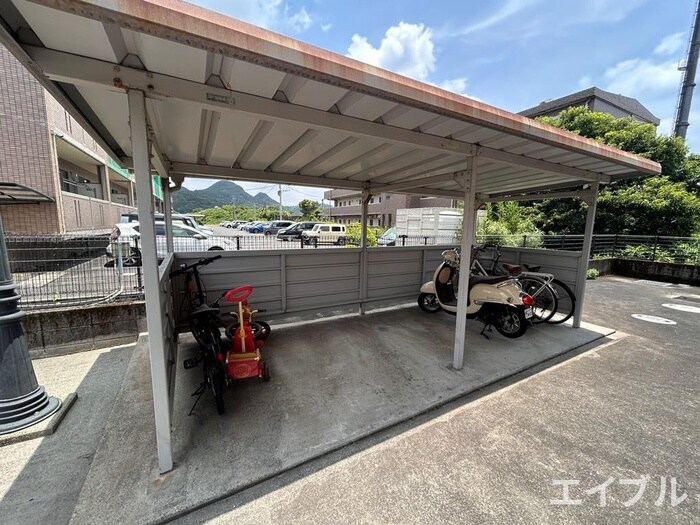 物件外観写真4　(駐輪場)