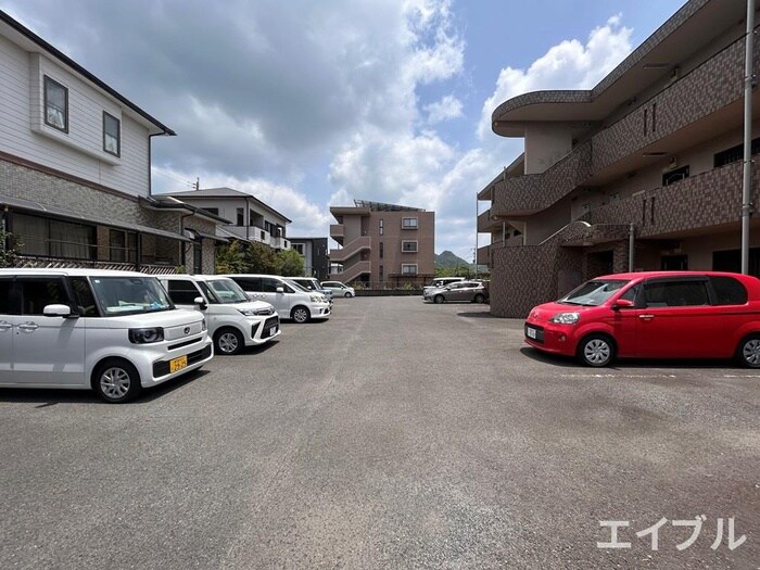 物件外観写真5　(駐車場)