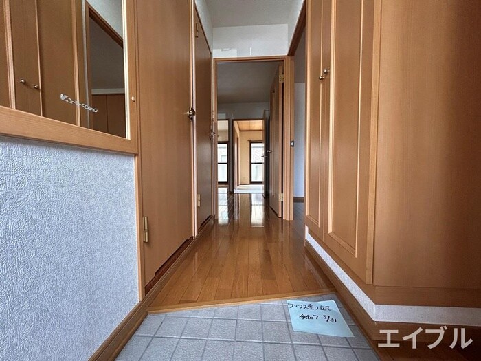 物件内観写真11　(玄関)
