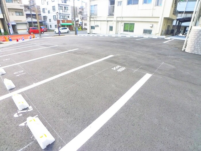 物件外観写真4　(駐車場)