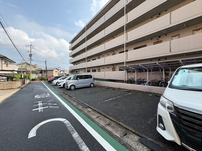 物件外観写真5　(駐車場)