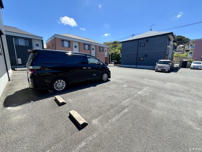 物件外観写真3　(駐車場)