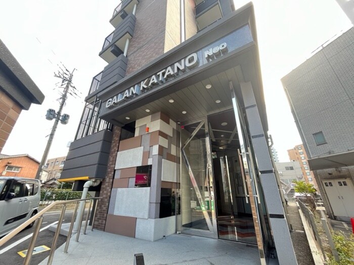 物件外観写真2　(エントランス部分)