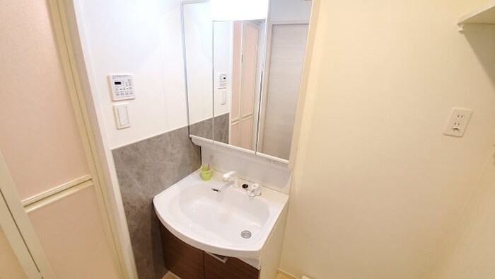 物件内観写真9　(洗面)