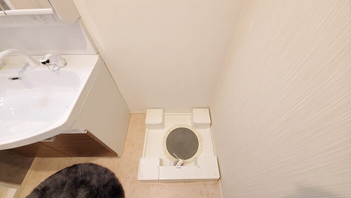 物件内観写真10　(洗濯機置場)