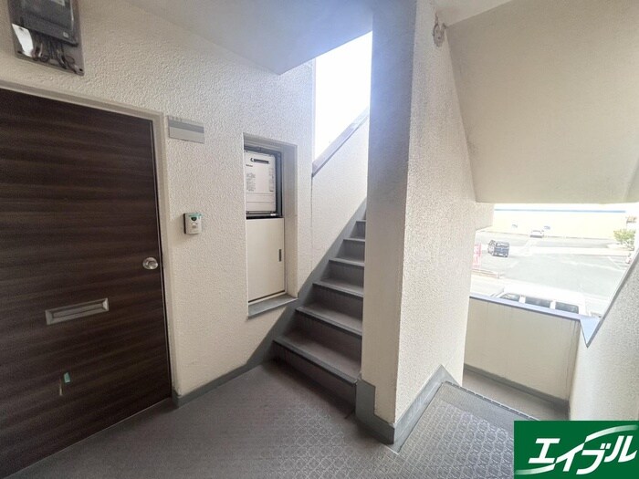 物件外観写真5　(エントランス部分)