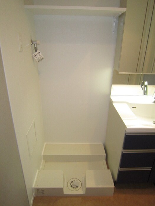 物件内観写真12　(洗濯機置場)