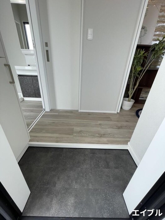 物件内観写真7　(玄関)