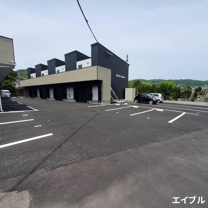 ERFOLG Thanks Aの駐車場