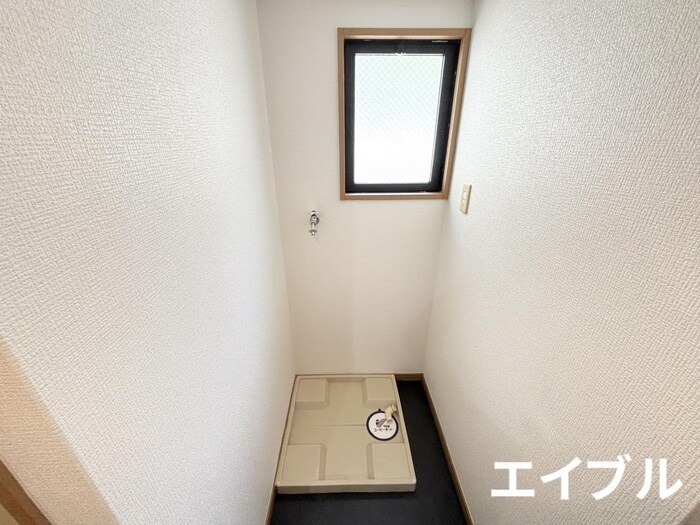 物件内観写真12　(洗濯機置場)