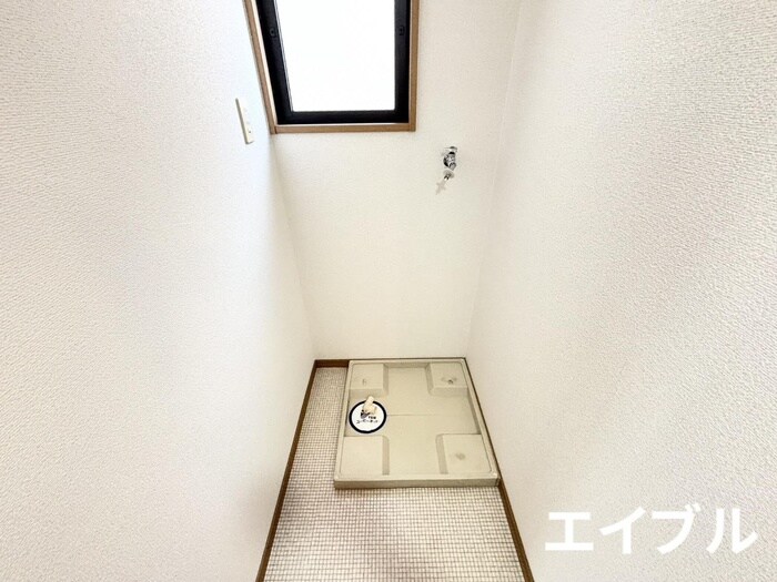 物件内観写真12　(洗濯機置場)