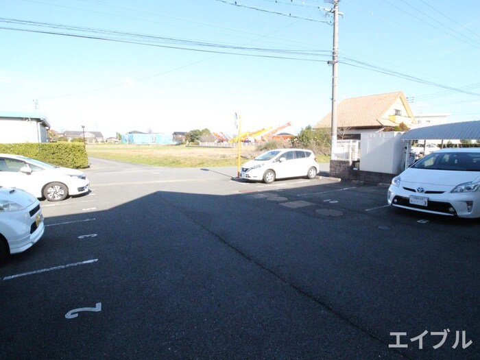 物件外観写真2　(駐車場)