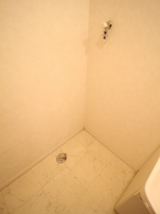 物件内観写真14　(洗濯機置場)