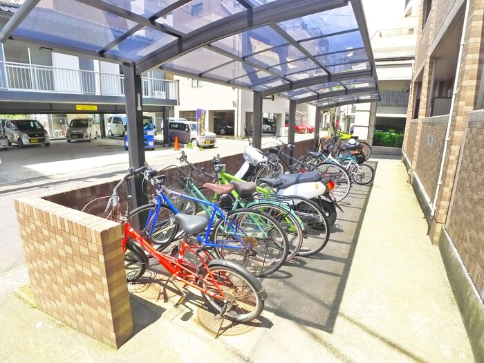 物件外観写真5　(駐輪場)