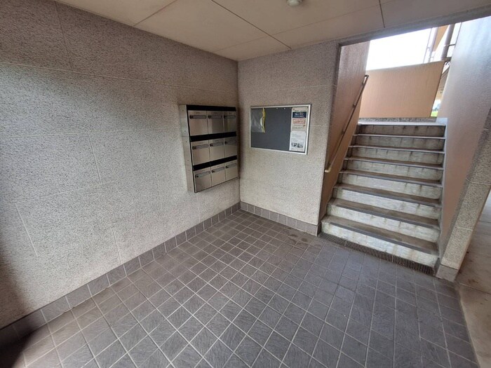 物件外観写真4　(エントランス部分)