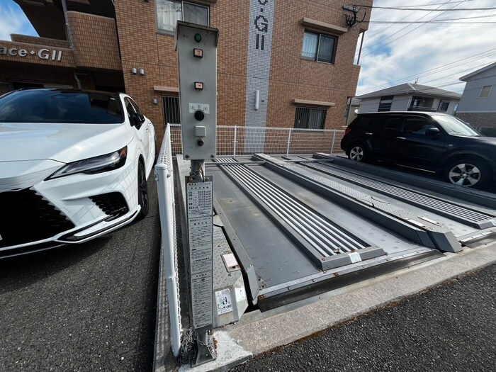 物件外観写真6　(駐車場)