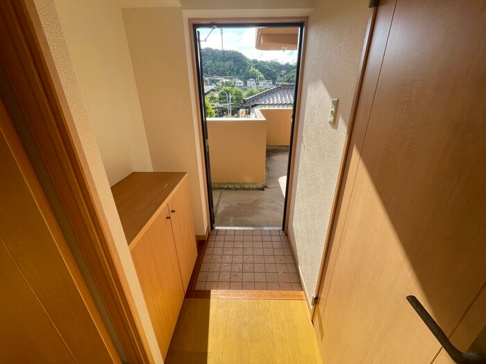 物件内観写真12　(玄関)