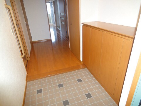 物件内観写真6　(玄関)