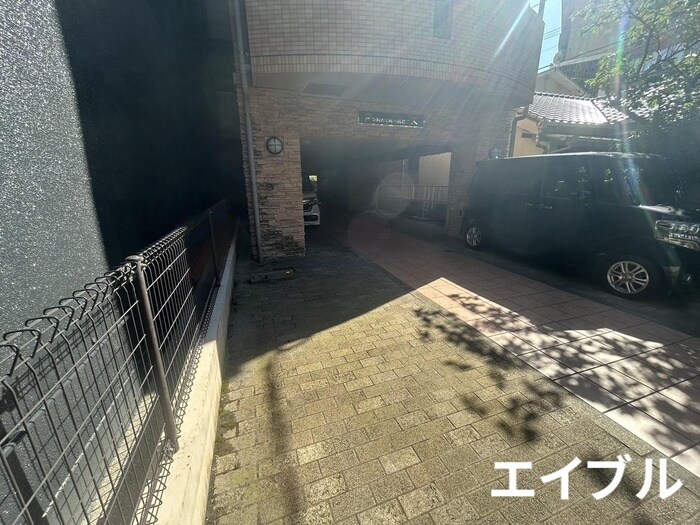 物件外観写真2　(駐車場)