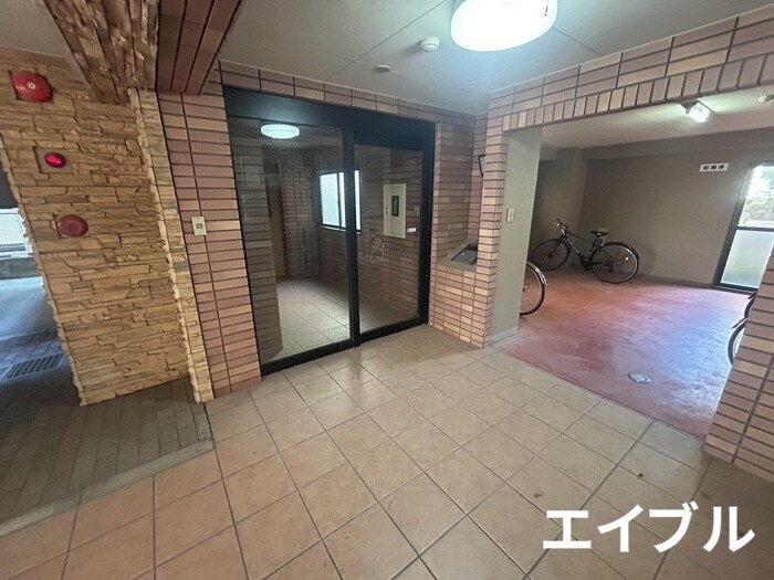 物件外観写真6　(エントランス部分)