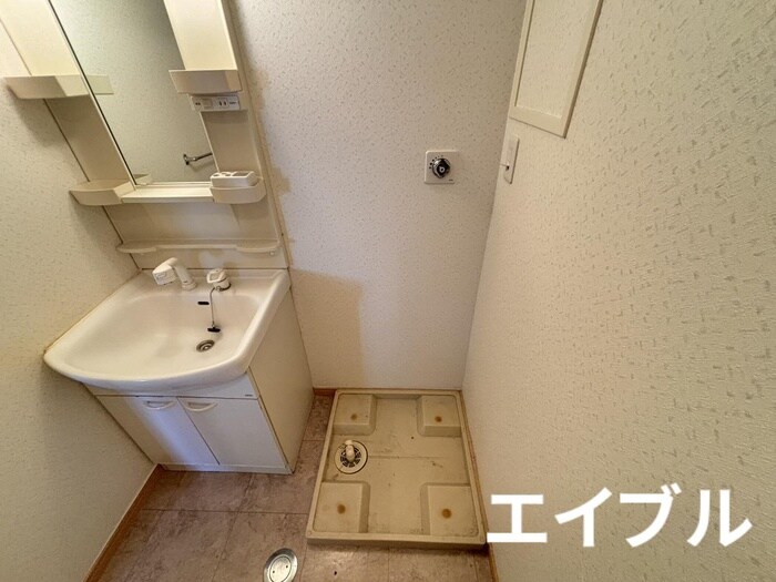 物件内観写真12　(洗濯機置場)