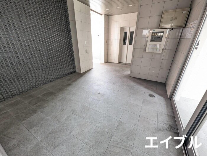 物件外観写真5　(エントランス部分)