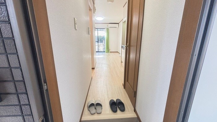 物件内観写真16　(玄関)