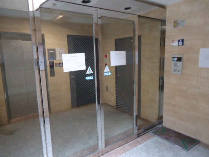 物件外観写真4　(エントランス部分)